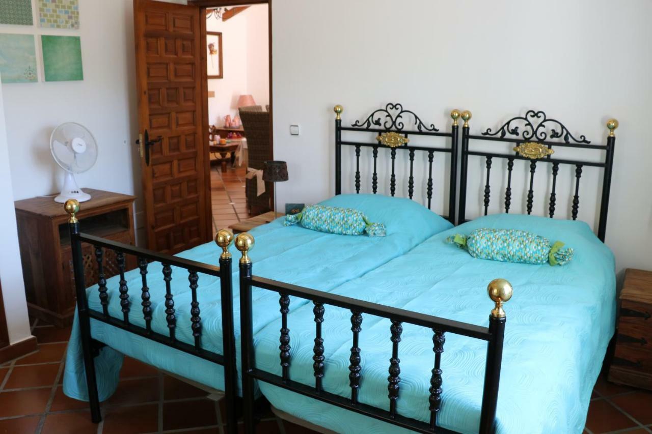 Casa Los Almendros Canillas de Albaida Exterior foto